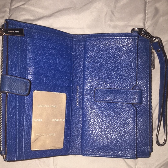 Auth Used MK Adele Double-Zip Pebble Leather Phone Walllet/Wristlet (Blue) - Picture 4 of 9